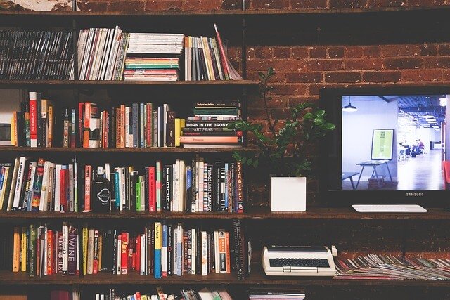 Simplify to Amplify: A Practical Guide to Minimalist Living for Lasting Fulfillment